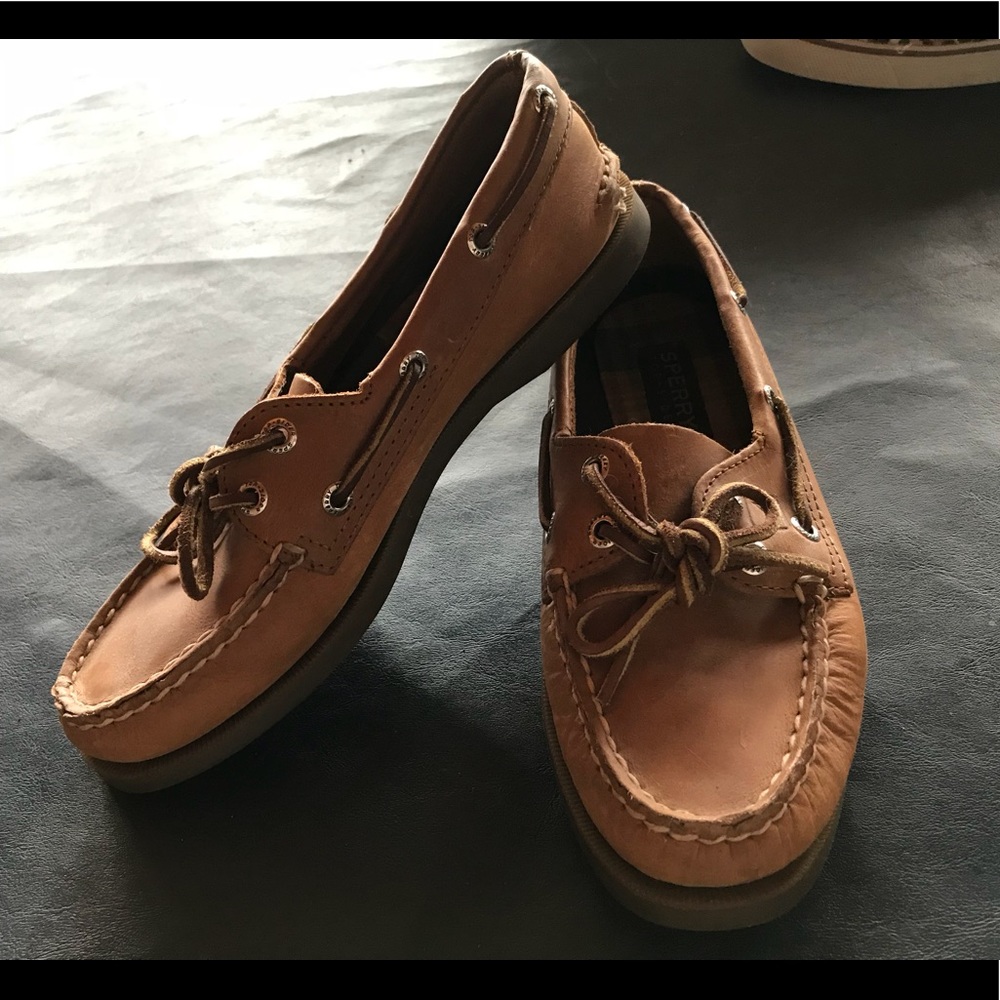 Authentic Original 2-Eye Boat Shoe size 7